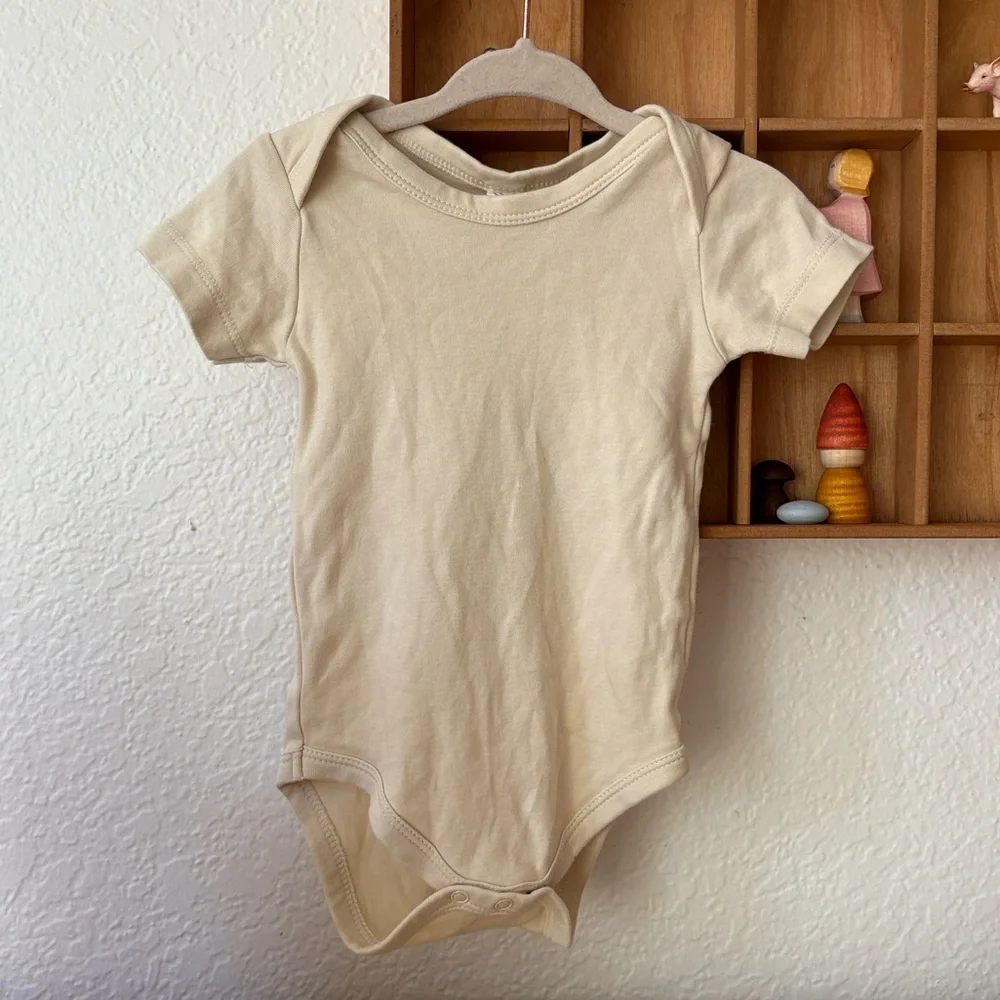 Colored Organics Cream Cotton Bodysuit + Zara Tan Knit Leggings